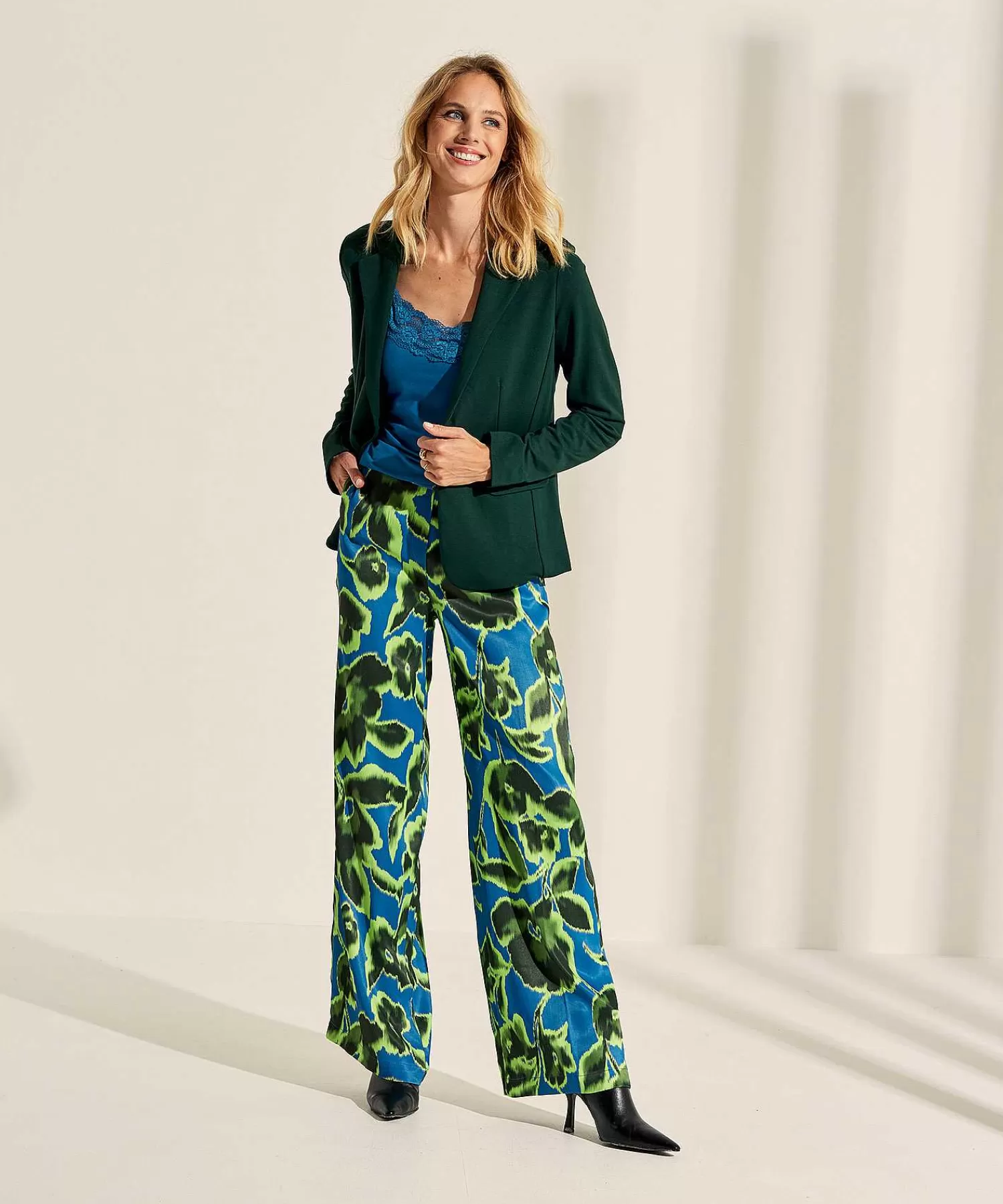 Broeken^KYRA Silky Broek Flower Agatha