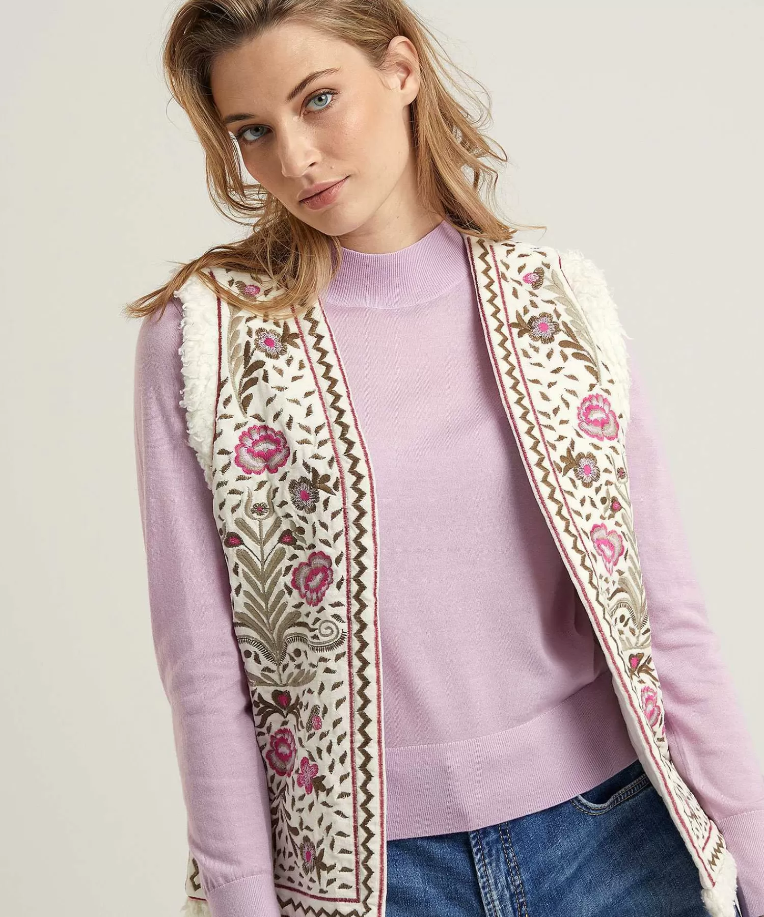 Vesten^Summum Gilet Velvet Embroidery